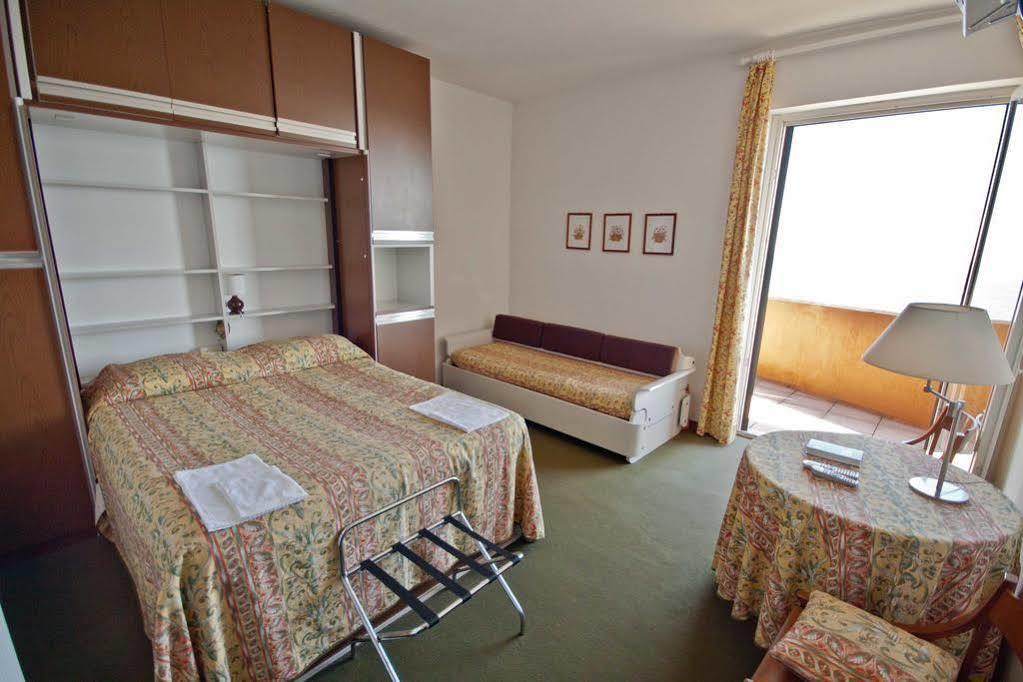 Hotel Funivia Laveno-Mombello Eksteriør bilde